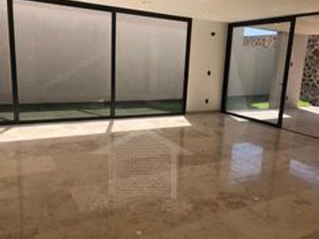 CASA CON CUARTA RECAMARA Y BAÑO COMPLETO  EN PLANTA BAJA EN LOMAS DE CAMPANARIO NORTE