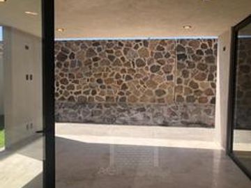 CASA CON CUARTA RECAMARA Y BAÑO COMPLETO  EN PLANTA BAJA EN LOMAS DE CAMPANARIO NORTE