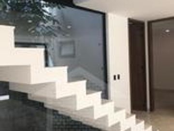 CASA CON CUARTA RECAMARA Y BAÑO COMPLETO  EN PLANTA BAJA EN LOMAS DE CAMPANARIO NORTE
