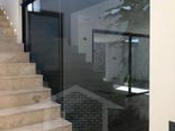 CASA CON CUARTA RECAMARA Y BAÑO COMPLETO  EN PLANTA BAJA EN LOMAS DE CAMPANARIO NORTE