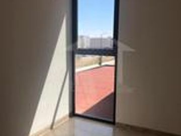 CASA CON CUARTA RECAMARA Y BAÑO COMPLETO  EN PLANTA BAJA EN LOMAS DE CAMPANARIO NORTE
