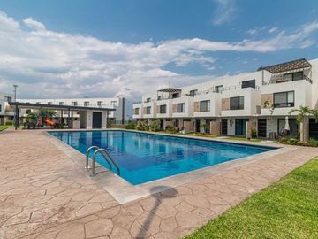 Casa en Venta con alberca canchas de pádel a 15 minutos  de Cuernavaca en Xochitepec Morelos