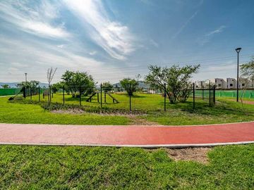 Casa en Venta con alberca canchas de pádel a 15 minutos  de Cuernavaca en Xochitepec Morelos