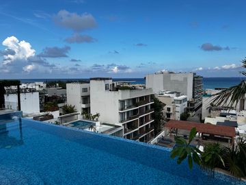 DEPARTAMENTO EN VENTA, EN PLAYA DEL CARMEN, 2 HABITACIONES, COWORKING, ELEVADOR, INFINITY POOL