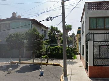 ¡¡Atención Inversionistas!! Venta de Hermosa Casa , Col. Paseos de Churubusco, CDMX.