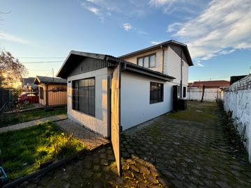 Casa 2 pisos 5 dormitorios 2 baños Parque Lantaño, Chillán