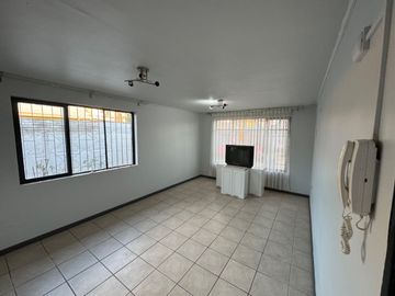 Casa 2 pisos 5 dormitorios 2 baños Parque Lantaño, Chillán
