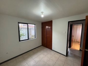 Casa 2 pisos 5 dormitorios 2 baños Parque Lantaño, Chillán