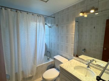 Casa 2 pisos 5 dormitorios 2 baños Parque Lantaño, Chillán