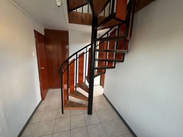 Casa 2 pisos 5 dormitorios 2 baños Parque Lantaño, Chillán