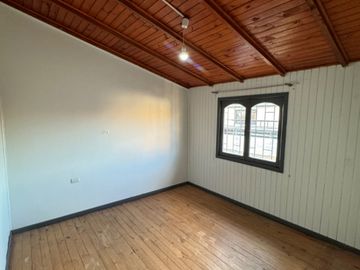 Casa 2 pisos 5 dormitorios 2 baños Parque Lantaño, Chillán
