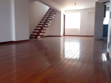 Vendo Amplio Duplex En La Aurora Miraflores