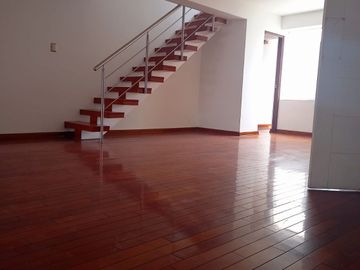 Vendo Amplio Duplex En La Aurora Miraflores