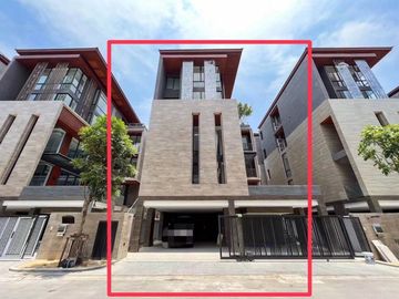 **Super Luxury Class Prime Location with Private Pool and Elevator Inside the House! For Sale: Ultra-Luxurious Detached Pool Villa, 4.5 Stories in the