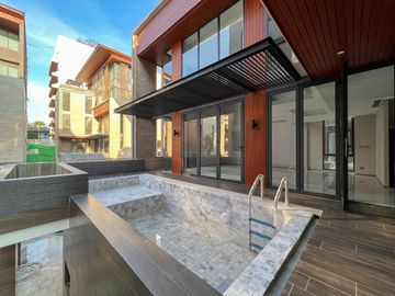 **Super Luxury Class Prime Location with Private Pool and Elevator Inside the House! For Sale: Ultra-Luxurious Detached Pool Villa, 4.5 Stories in the
