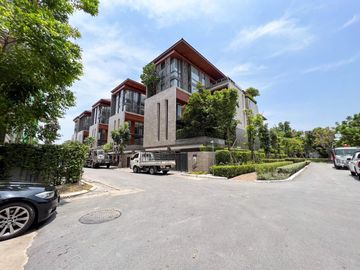 **Super Luxury Class Prime Location with Private Pool and Elevator Inside the House! For Sale: Ultra-Luxurious Detached Pool Villa, 4.5 Stories in the