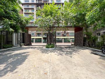 **Super Luxury Class Prime Location with Private Pool and Elevator Inside the House! For Sale: Ultra-Luxurious Detached Pool Villa, 4.5 Stories in the
