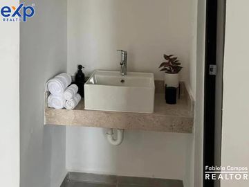 Casa de 2 pisos y 2 recámaras en venta en la zona oriente de Mérida - Entrega octubre 2024