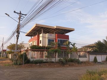 VENDO PROPIEDAD ESQUINERA, IDEAL PARA NEGOCIO O EMPRESA PRECIO DE OPORTUNIDAD.