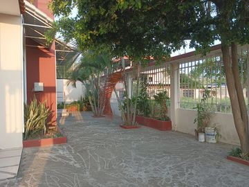 VENDO PROPIEDAD ESQUINERA, IDEAL PARA NEGOCIO O EMPRESA PRECIO DE OPORTUNIDAD.