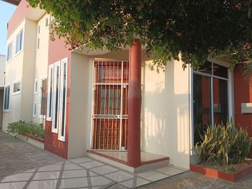VENDO PROPIEDAD ESQUINERA, IDEAL PARA NEGOCIO O EMPRESA PRECIO DE OPORTUNIDAD.