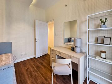 Newly Renovated 2 Bedroom Condo with Balcony for Sale in Cebu IT Park