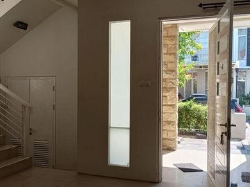 Dijual Rumah Royal Residence,  Wiyung - Surabaya Barat lokasi depan, ada taman belakang