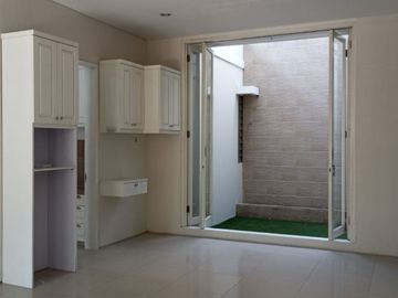 Dijual Rumah Royal Residence,  Wiyung - Surabaya Barat lokasi depan, ada taman belakang
