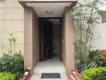 vendo casa totalmente amoblada de 3 dormitorios