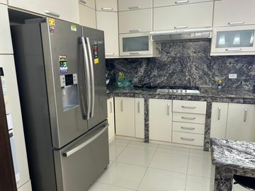 vendo casa totalmente amoblada de 3 dormitorios