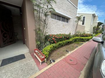vendo casa totalmente amoblada de 3 dormitorios