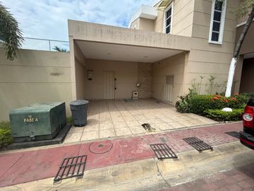 vendo casa totalmente amoblada de 3 dormitorios