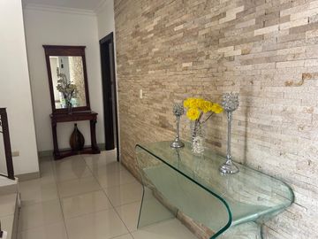 vendo casa totalmente amoblada de 3 dormitorios