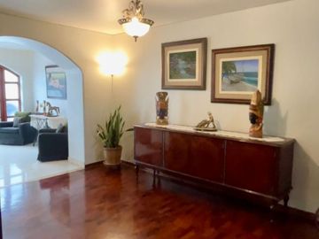 HERMOSA CASA EN VENTA EN SAN ISIDRO