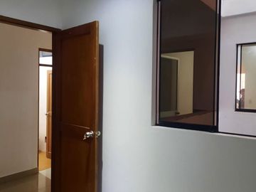 ¡OPORTUNIDAD ÚNICA!  Se Vende Amplio Departamento en el Segundo Piso, Ubicado En Una Excelente Zona De San Juan De Miraflores,