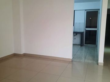 ¡OPORTUNIDAD ÚNICA!  Se Vende Amplio Departamento en el Segundo Piso, Ubicado En Una Excelente Zona De San Juan De Miraflores,