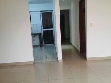 ¡OPORTUNIDAD ÚNICA!  Se Vende Amplio Departamento en el Segundo Piso, Ubicado En Una Excelente Zona De San Juan De Miraflores,