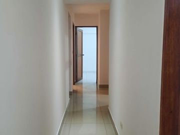 ¡OPORTUNIDAD ÚNICA!  Se Vende Amplio Departamento en el Segundo Piso, Ubicado En Una Excelente Zona De San Juan De Miraflores,
