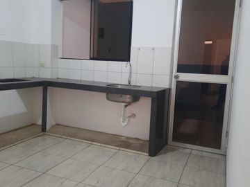¡OPORTUNIDAD ÚNICA!  Se Vende Amplio Departamento en el Segundo Piso, Ubicado En Una Excelente Zona De San Juan De Miraflores,