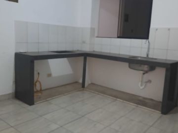 ¡OPORTUNIDAD ÚNICA!  Se Vende Amplio Departamento en el Segundo Piso, Ubicado En Una Excelente Zona De San Juan De Miraflores,