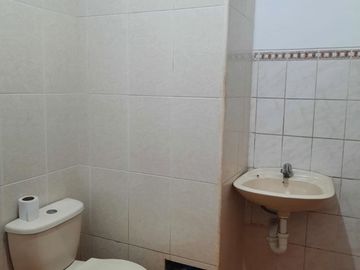 ¡OPORTUNIDAD ÚNICA!  Se Vende Amplio Departamento en el Segundo Piso, Ubicado En Una Excelente Zona De San Juan De Miraflores,