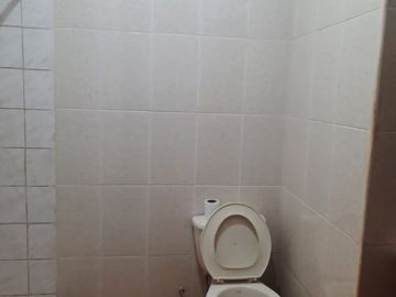 ¡OPORTUNIDAD ÚNICA!  Se Vende Amplio Departamento en el Segundo Piso, Ubicado En Una Excelente Zona De San Juan De Miraflores,