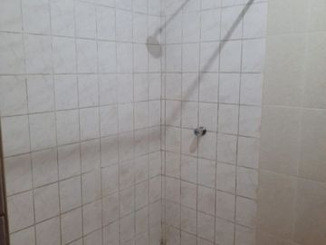 ¡OPORTUNIDAD ÚNICA!  Se Vende Amplio Departamento en el Segundo Piso, Ubicado En Una Excelente Zona De San Juan De Miraflores,