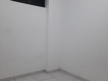 ¡OPORTUNIDAD ÚNICA!  Se Vende Amplio Departamento en el Segundo Piso, Ubicado En Una Excelente Zona De San Juan De Miraflores,