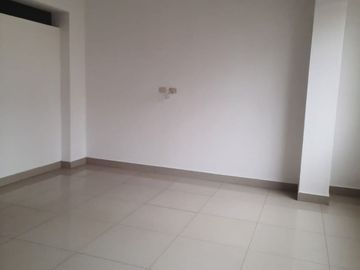 ¡OPORTUNIDAD ÚNICA!  Se Vende Amplio Departamento en el Segundo Piso, Ubicado En Una Excelente Zona De San Juan De Miraflores,