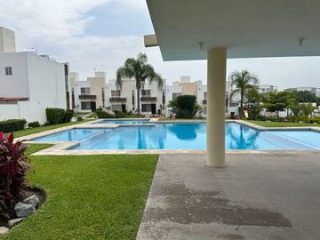 VENTA DE CASA CON ALBERCA Y JACUZZI PRIVADO EN OAXTEPEC