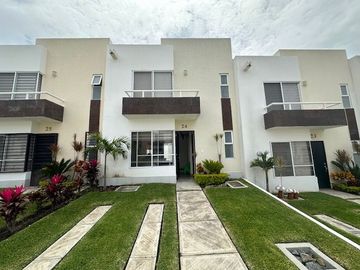 VENTA DE CASA CON ALBERCA Y JACUZZI PRIVADO EN OAXTEPEC