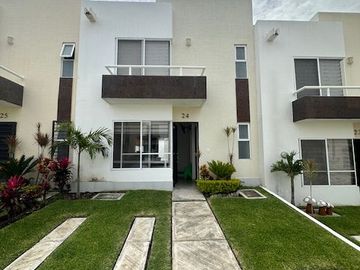 VENTA DE CASA CON ALBERCA Y JACUZZI PRIVADO EN OAXTEPEC