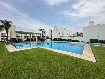 VENTA DE CASA CON ALBERCA Y JACUZZI PRIVADO EN OAXTEPEC