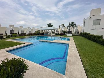 VENTA DE CASA CON ALBERCA Y JACUZZI PRIVADO EN OAXTEPEC